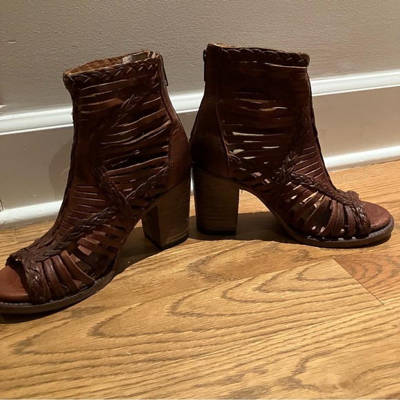 Freebird by Steven Bela Sandals, Cognac Lattice Weave Heeled Shoes (8) - Picture 6 of 10